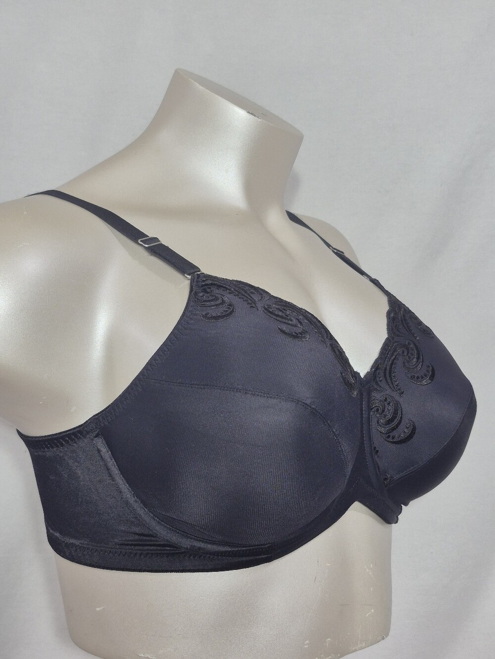 36DD Lilyette 417 Embroidered Minimizer Underwire Bra Black - Picture 3 of 7